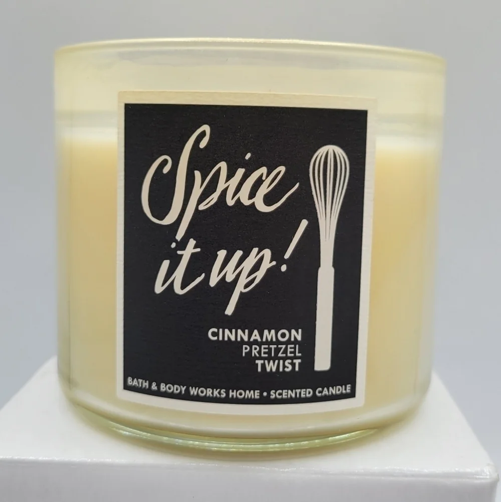 Bath & Body works Spice it up Cinnamon Pretzel Twist 3 wick candle